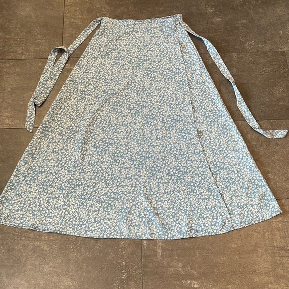 SHEIN size 6 wrap skirt - Picture 2 of 4